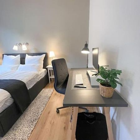 Modern Cozy Apt. -With 2 Tv, Netflix And Work Desk Есен Екстериор снимка
