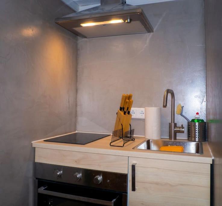 Modern Cozy Apt. -With 2 Tv, Netflix And Work Desk Есен Екстериор снимка