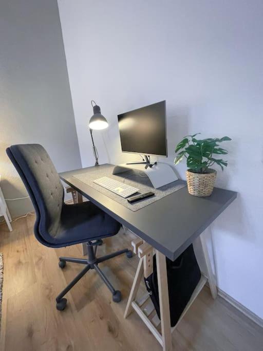 Modern Cozy Apt. -With 2 Tv, Netflix And Work Desk Есен Екстериор снимка